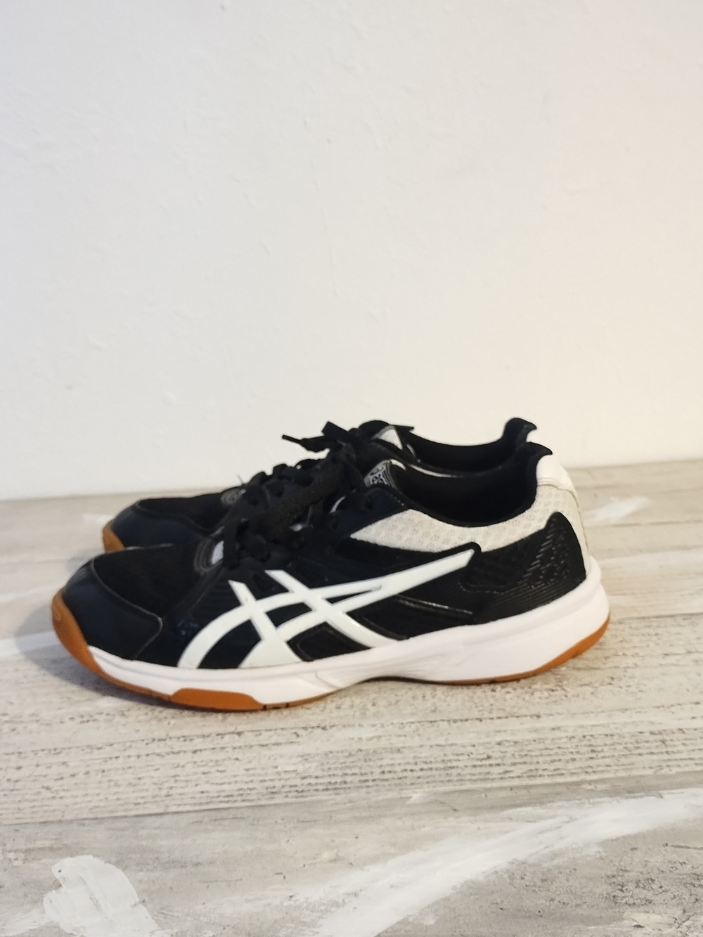Asics Gel Upcourt 3 Volleyball Shoes Womens Size 8 Black And White 1072A031
